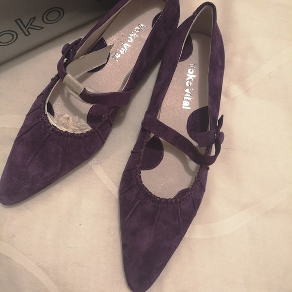 Voko Vital suede pointed toe flat shoe